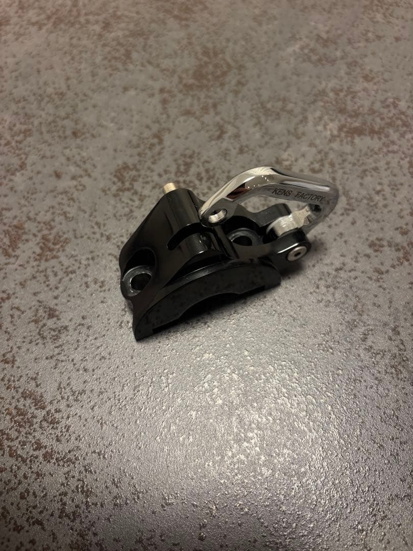 ケンズファクトリー　ネクストレベル ヘルメットロック ブラック