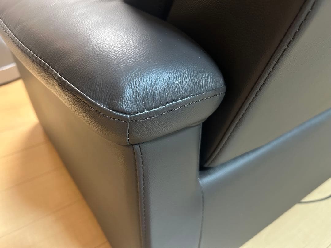 ニトリ3人掛けテーブル付き電動両側リクライニングソ ファNビリーバ