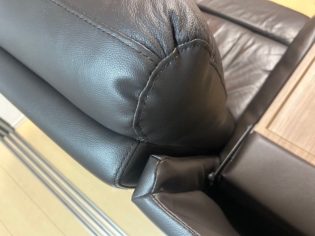 ニトリ3人掛けテーブル付き電動両側リクライニングソ ファNビリーバ