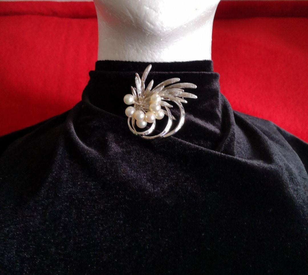ヴィンテージ シルバー製 ブローチ アコヤ本真珠 8粒装飾 植物モチーフ 447