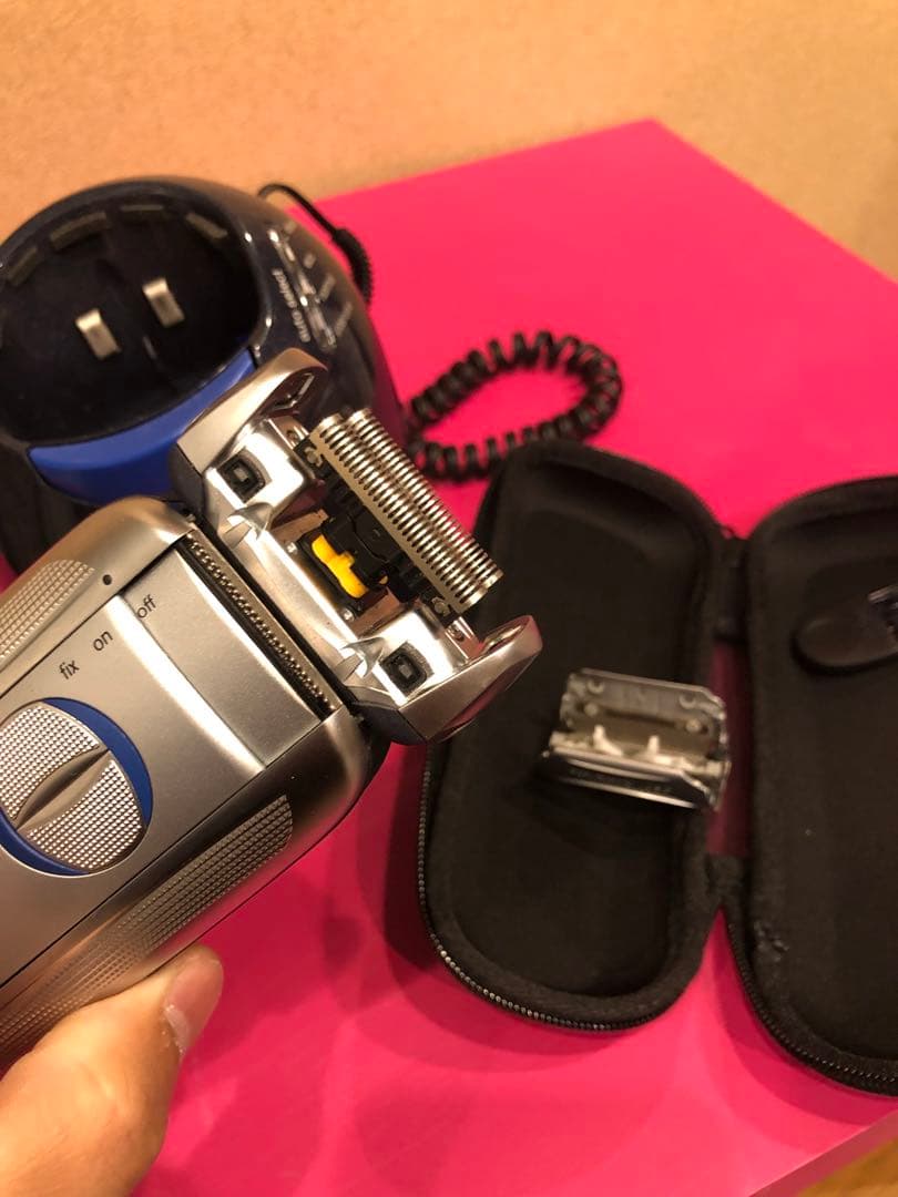 Braun シェーバー 充電器・ケース付き