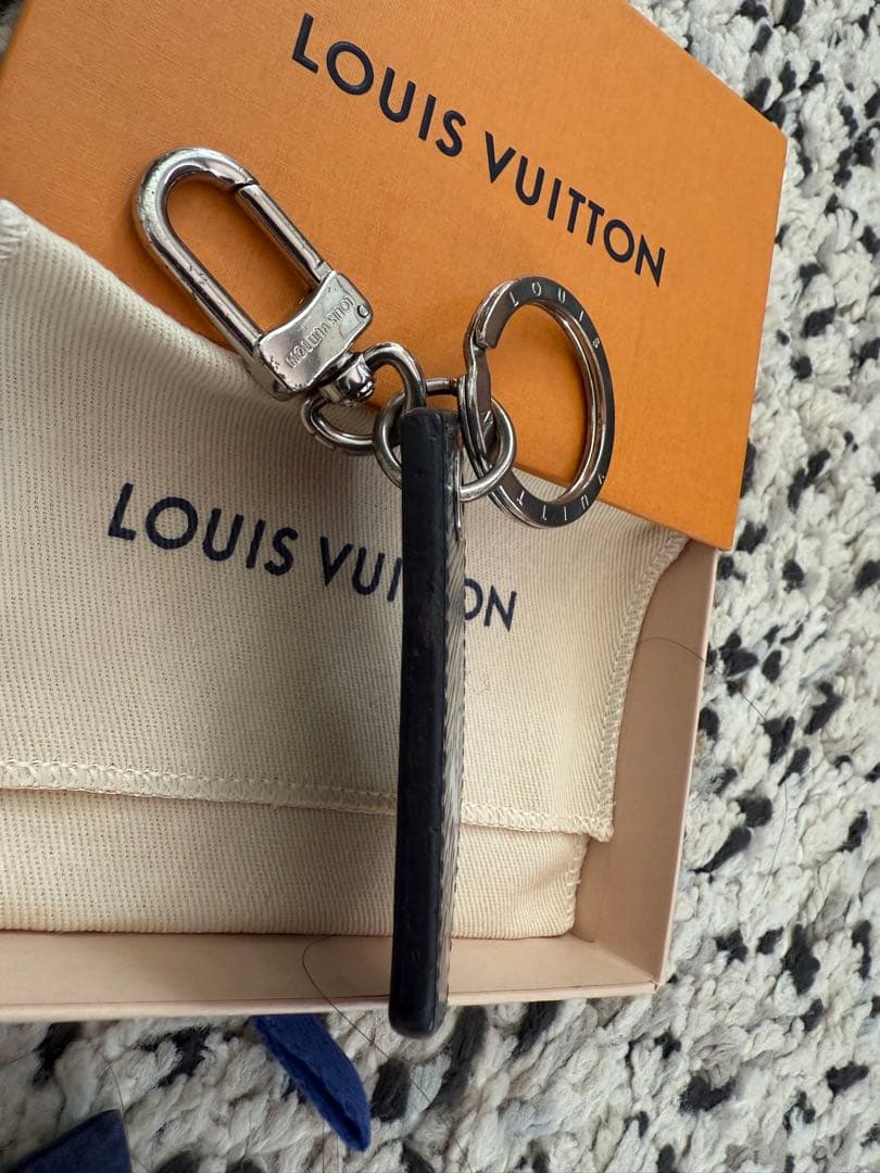 LOUIS VUITTON レザーキーホルダー アンシャッペ
