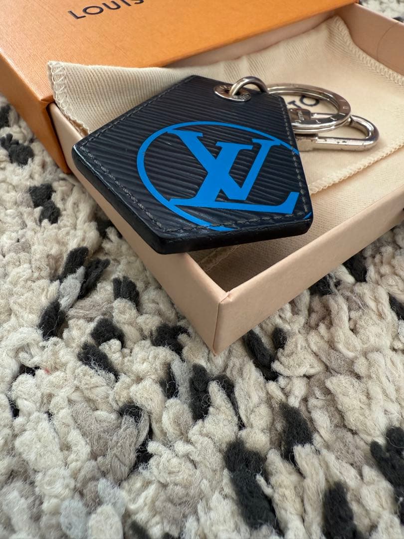 LOUIS VUITTON レザーキーホルダー アンシャッペ