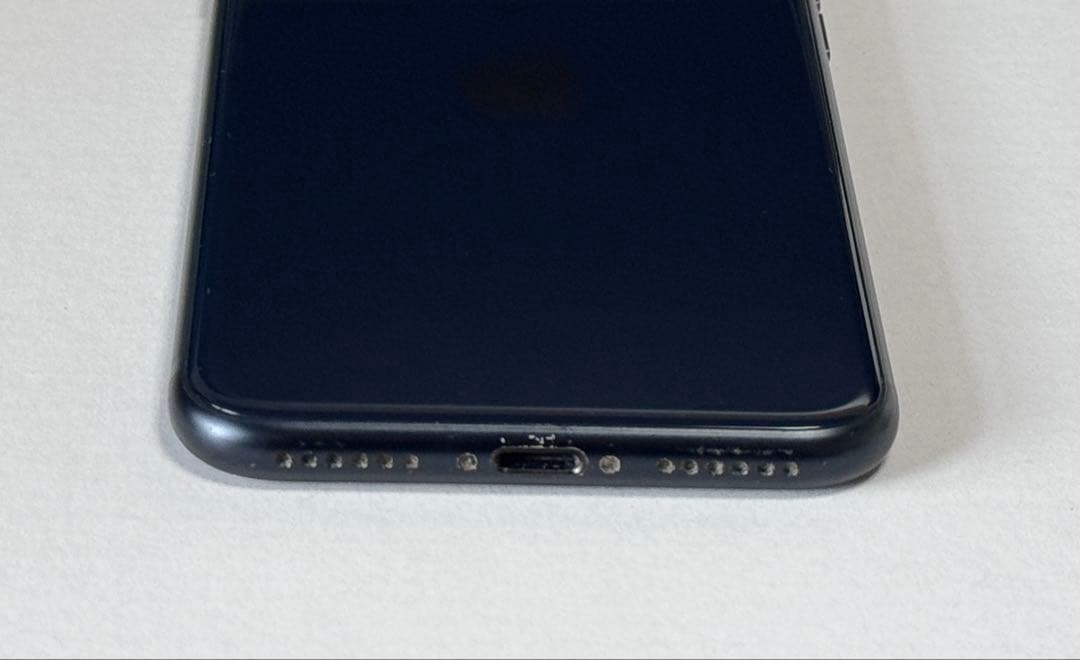 バッテリー最大容量95%　iPhone SE 第3世代 64GB ミッドナイト