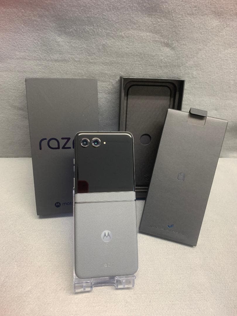 美品 SIMフリー MOTOROLA razr 50 512GB コアラグレイ色