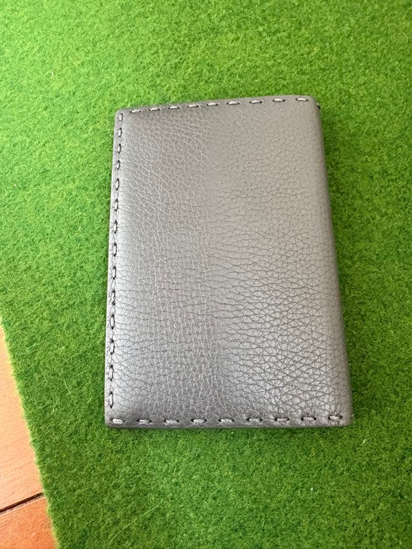 未使用 FENDI グレー パスポートケース フェンディ