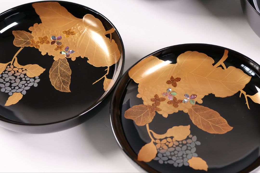 【MB189】天然木漆塗 紫陽花と葵 金蒔絵 螺鈿入 黒塗 煮物椀 二客 昭和期