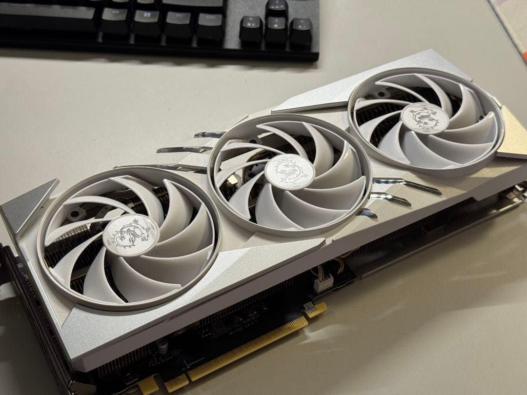 MSI GeForce RTX 4070 Ti Super ホワイト