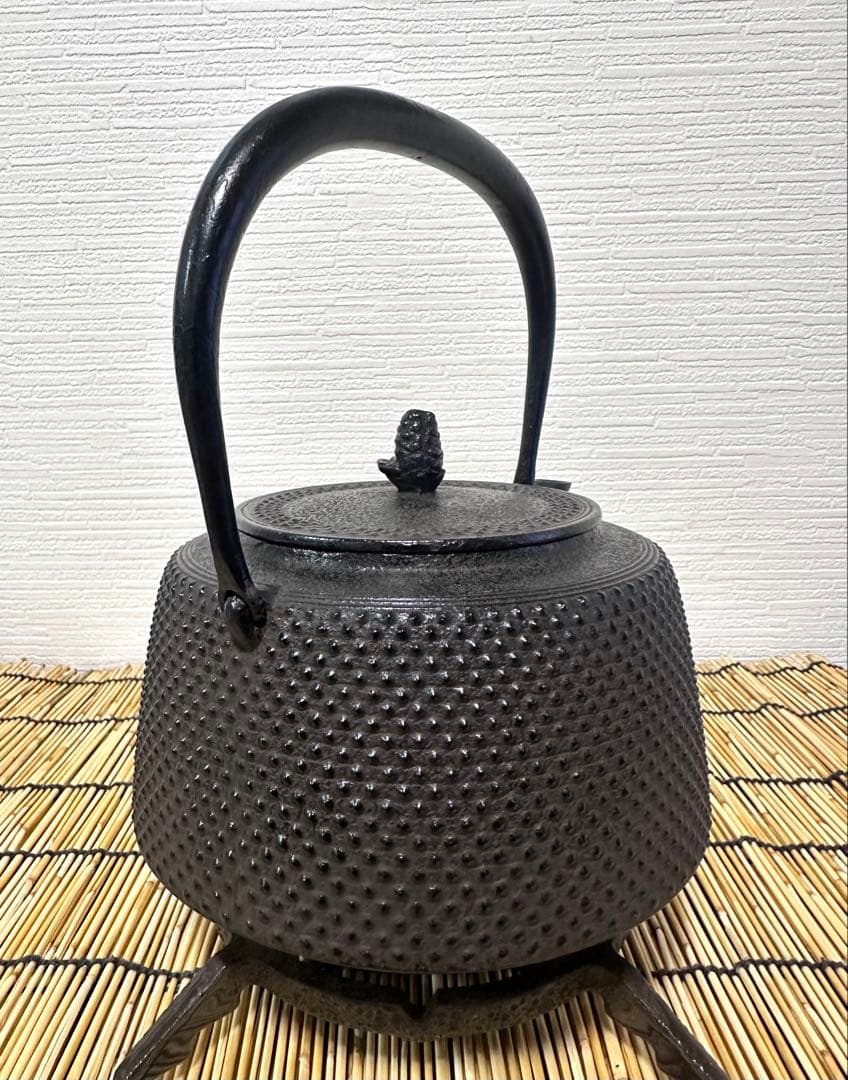 未使用品　南部伝統工芸士 及川寛治作真作保証　九重形１５型アラレ　南部鉄瓶　鉄瓶