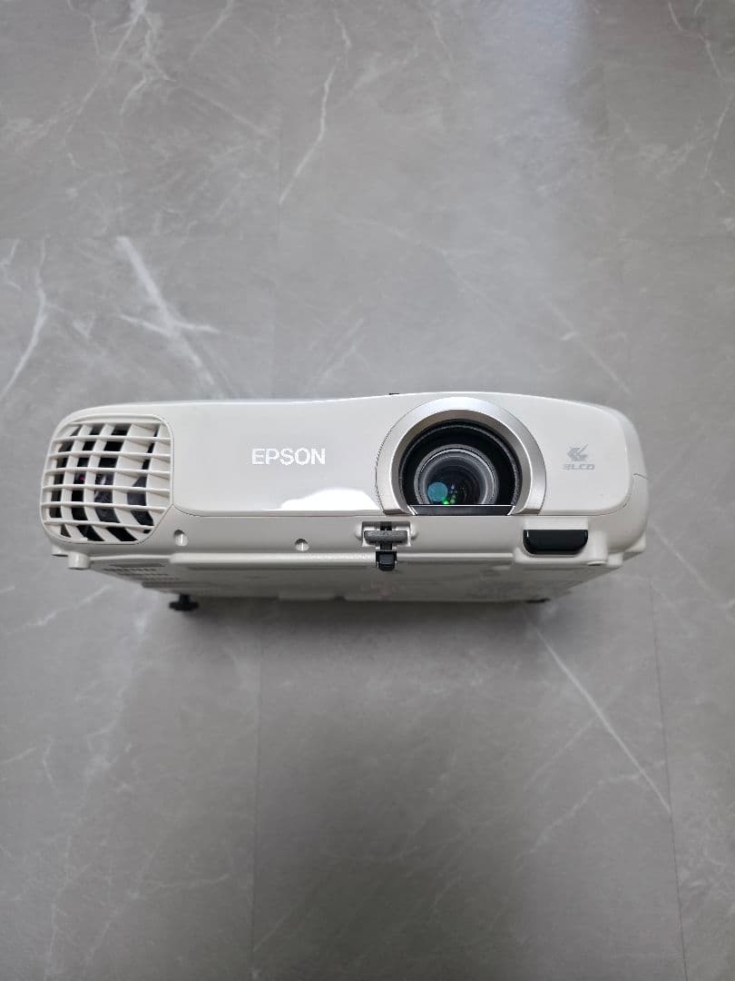EPSON EH-TW5200 本体+リモコンのみ 電源ケーブル無し