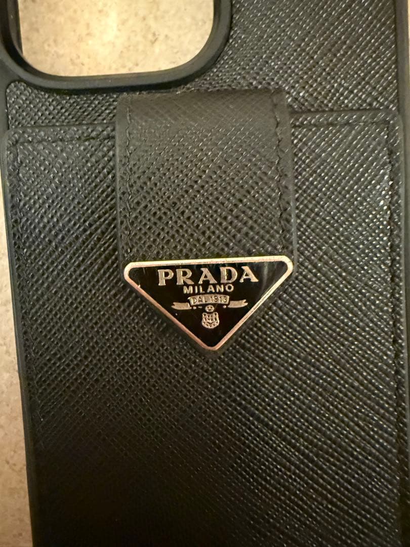 PRADA プラダ iPhoneケース ショルダー ストラップ付　カード収納