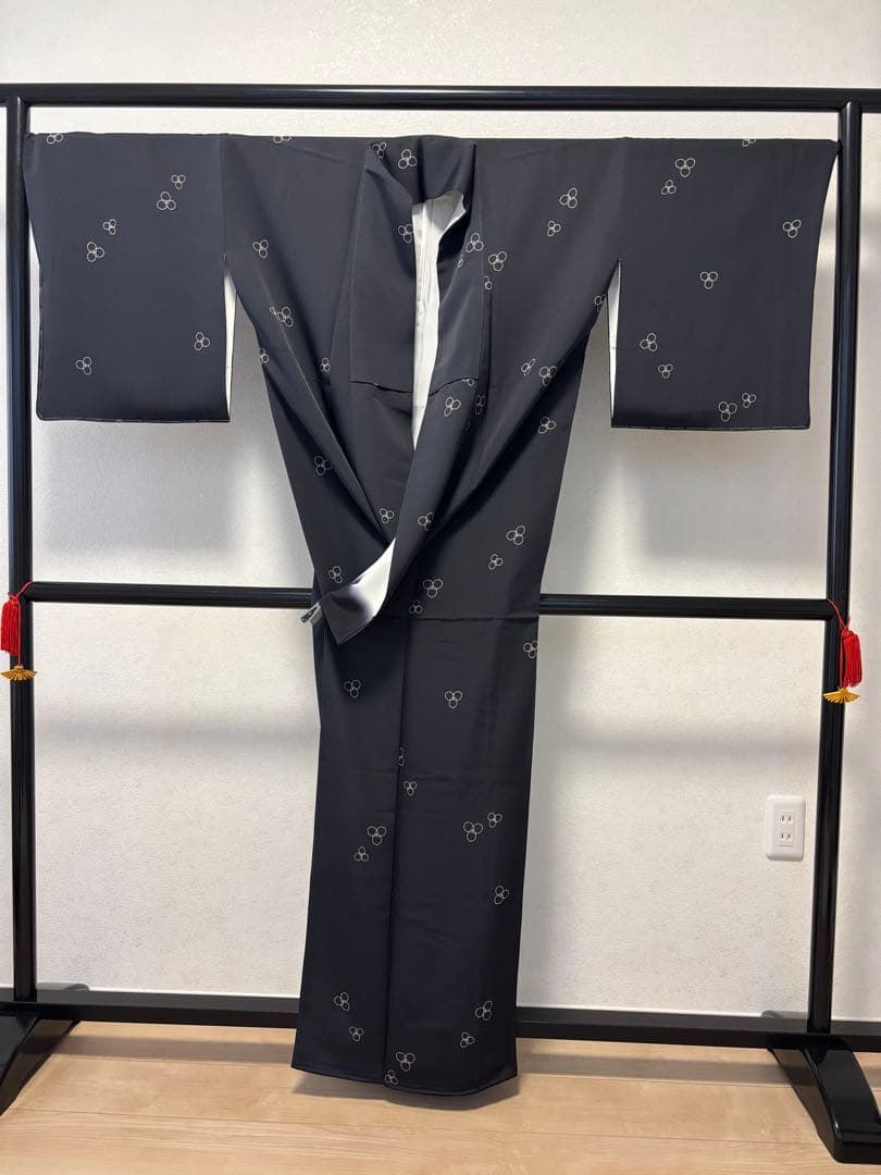 飛び柄小紋着物 黒　袷仕立て未使用