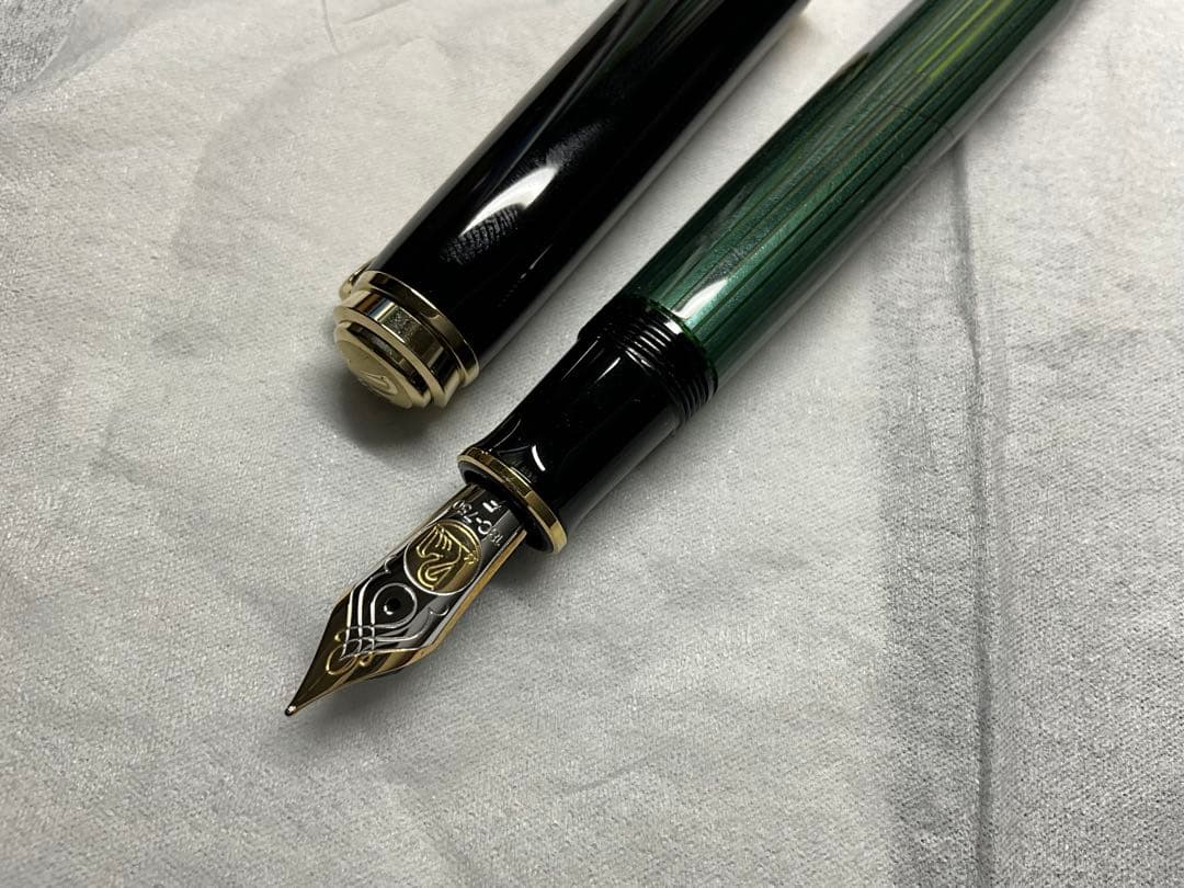 合馬公式専用　美品　箱・インク付き　ペリカン 万年筆 M800 F 細字　刻印有