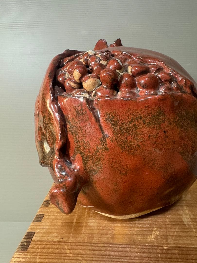 2639 田中太郎作　柘榴鉄釉置物