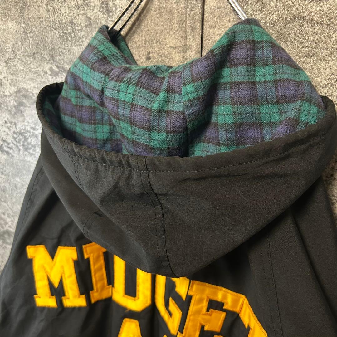 古着 90ヴィンテージ カナダ製　ナイロンジャケット　ビッグ刺繍ロゴ　フーディ