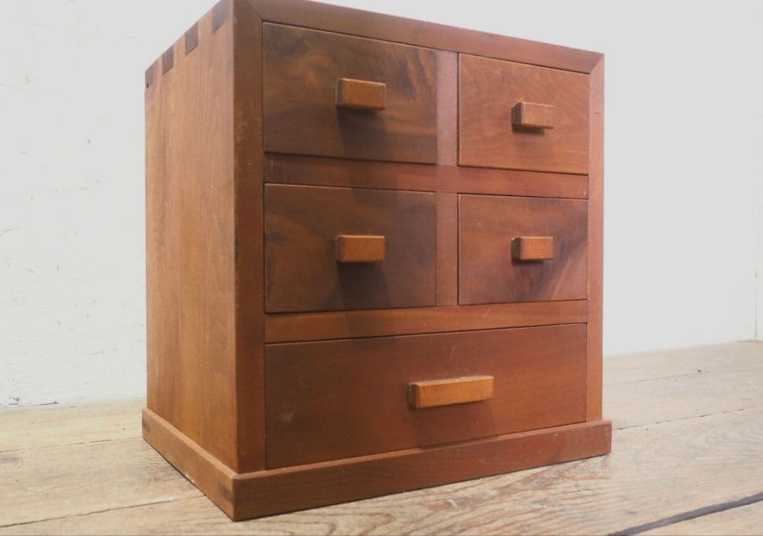 1341 重厚な無垢材の収納棚　小引き出し　チェスト　ケース　レトロ　小物入れ