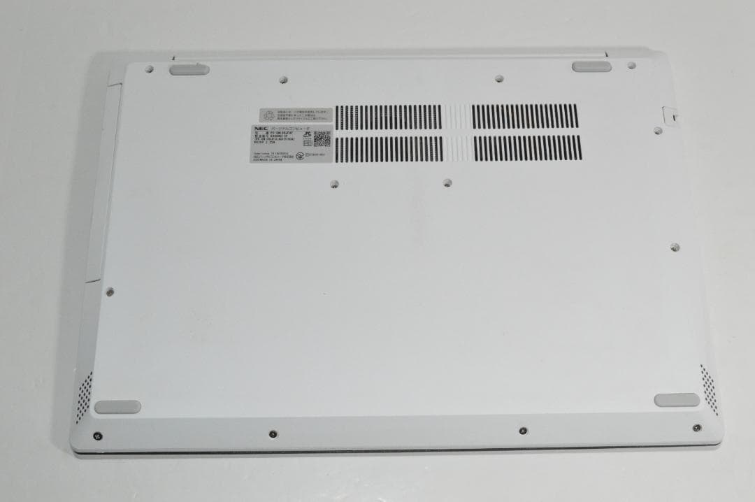 ホワイトLAVIE第8世代Corei7/20G/SSD1TBバッテリー良好