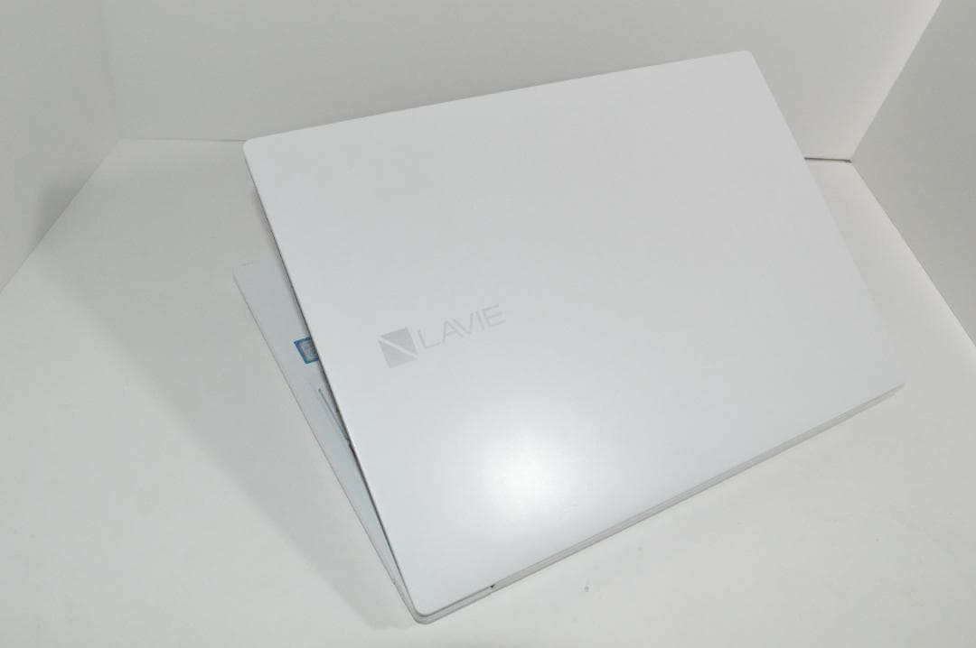 ホワイトLAVIE第8世代Corei7/20G/SSD1TBバッテリー良好