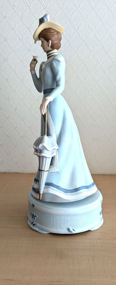 磁器人形　フィギュア　オルゴール付き