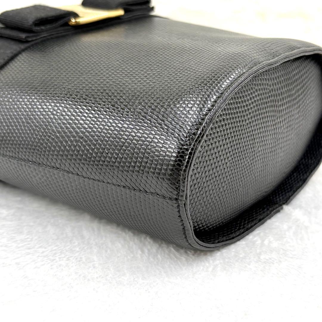 【美品】Ferragamo　フェラガモ　ヴァラリボン　ハンドバッグ　リザード