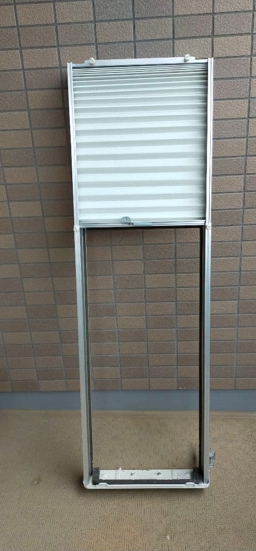 コロナ窓用エアコン 2018年製スリムデザイン　リモコン、窓枠付き