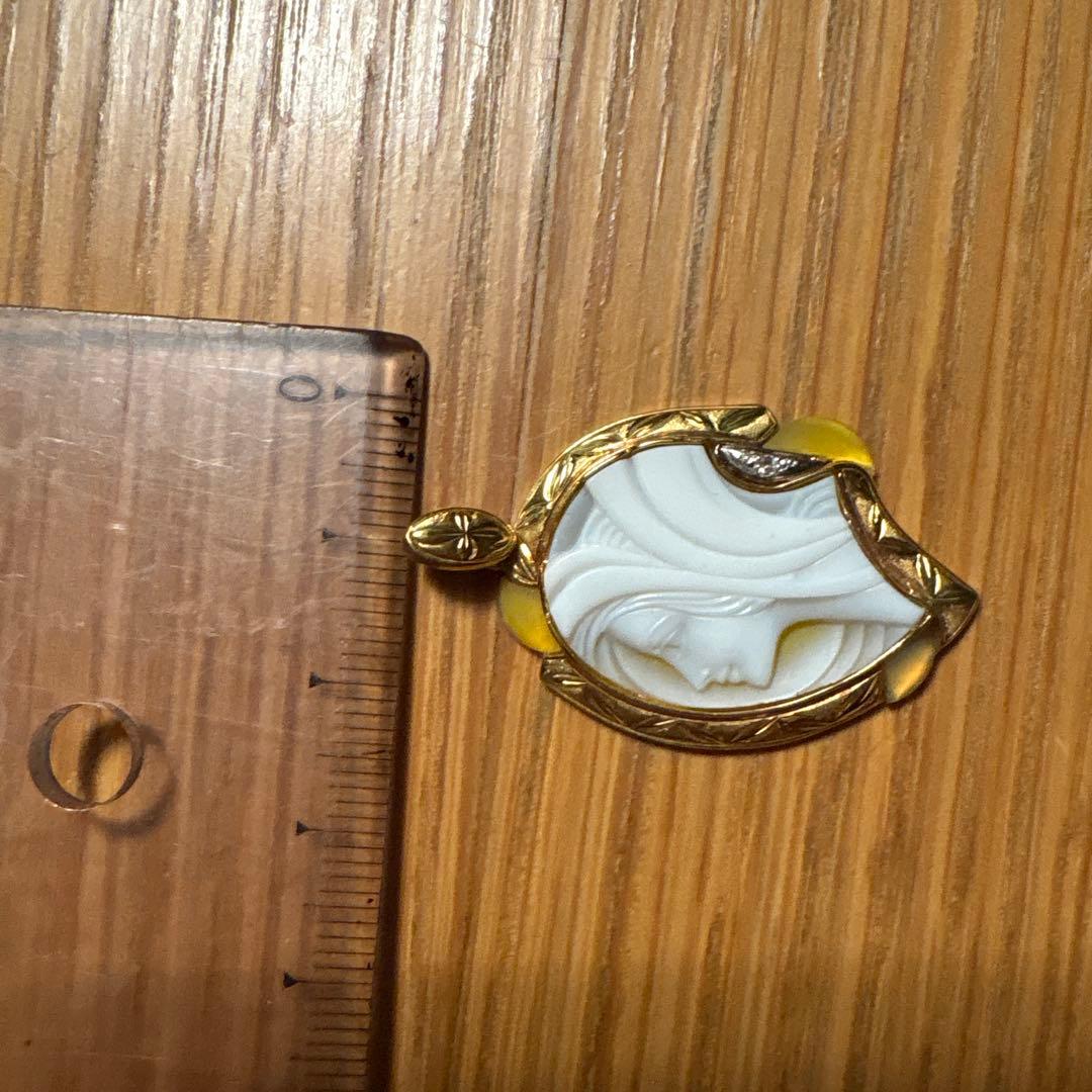 カメオブローチ