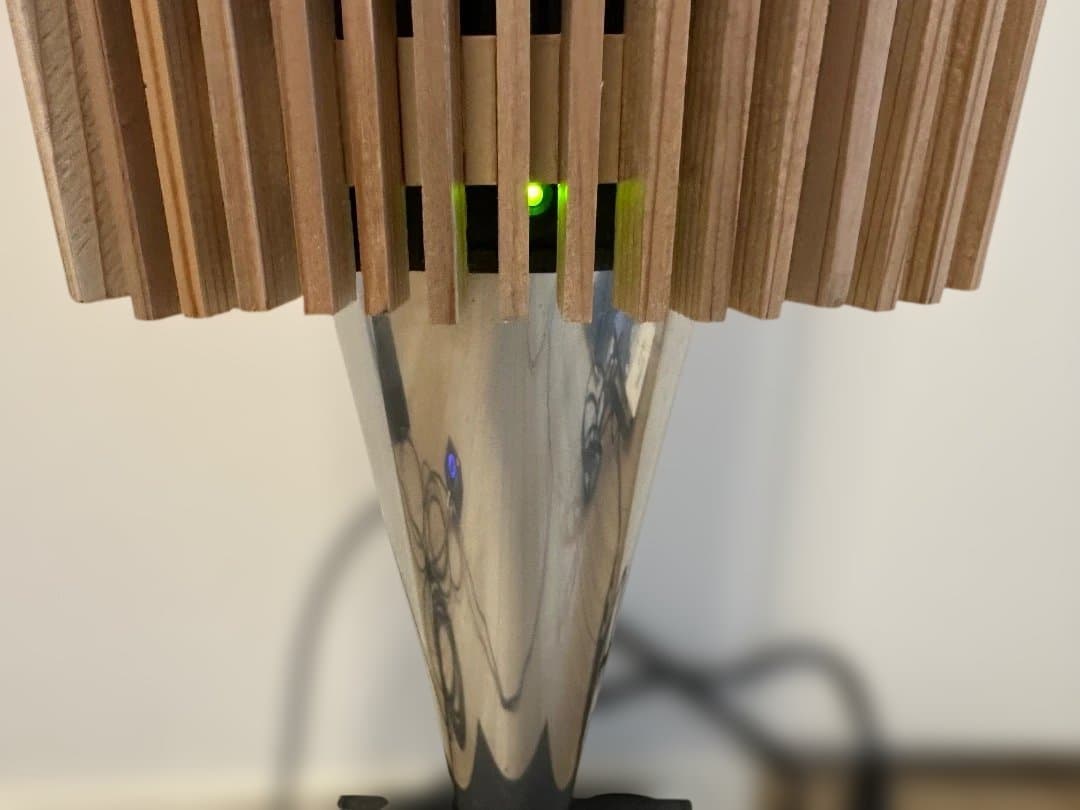 Bang & Olufsen BeoLab 8000スピーカー用の木製カバ