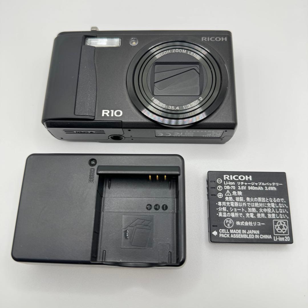 S*.様 【極美品】 【動作◎】 RICOH R10 リコー　コンデジ デジカメ