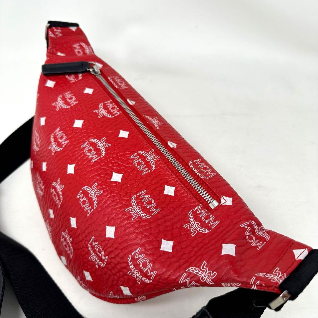 MCM ボディバッグ　ウエストポーチ　保存袋付き　赤　ユニセックス　レザー