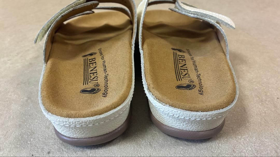 美品ベネッシュ BENESU 外履きサンダル 24㎝ 009W 白 ベネシュ