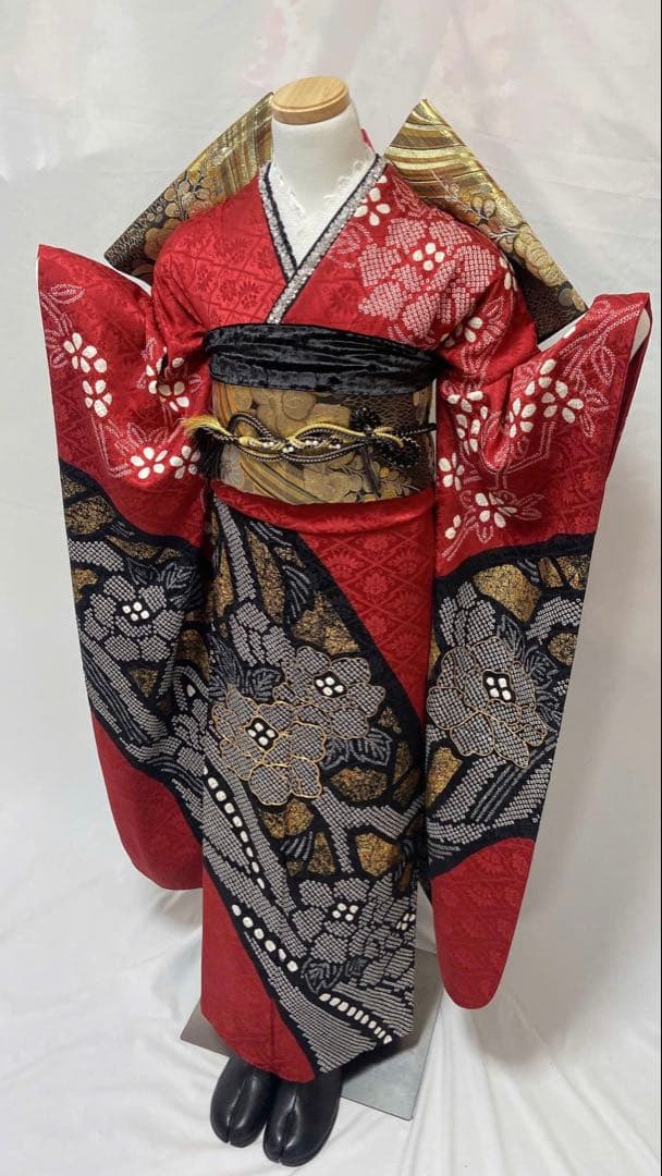 牡丹 絞り 金彩 黒 正絹　振袖 成人式　振袖3点セッQR