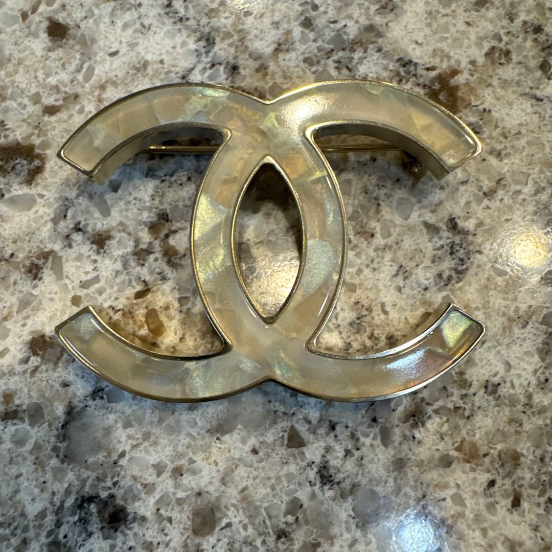 CHANEL シルバーブローチ 専用袋付き