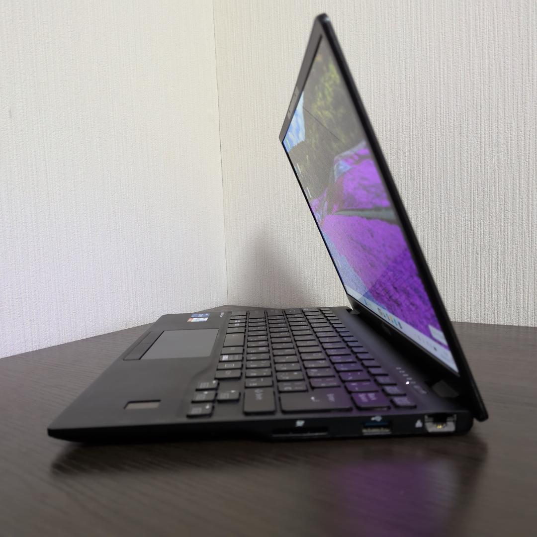 富士通U9311F i7 1185G7 32GB 512GB 【再起動不可】