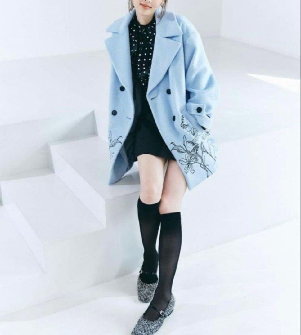 美品　LILY BROWN エンブロイダリーコクーンコート ブルー　2025年