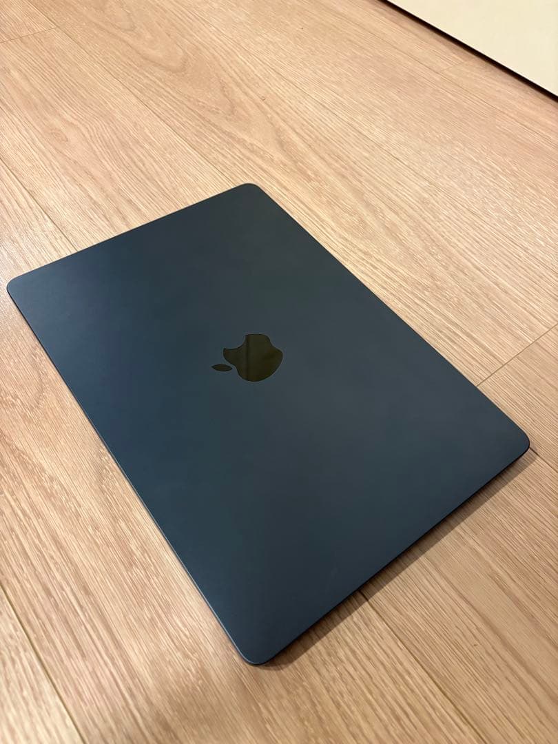 【超美品】MacBook Air 13″ M3/8GB/256GB ハブ付き