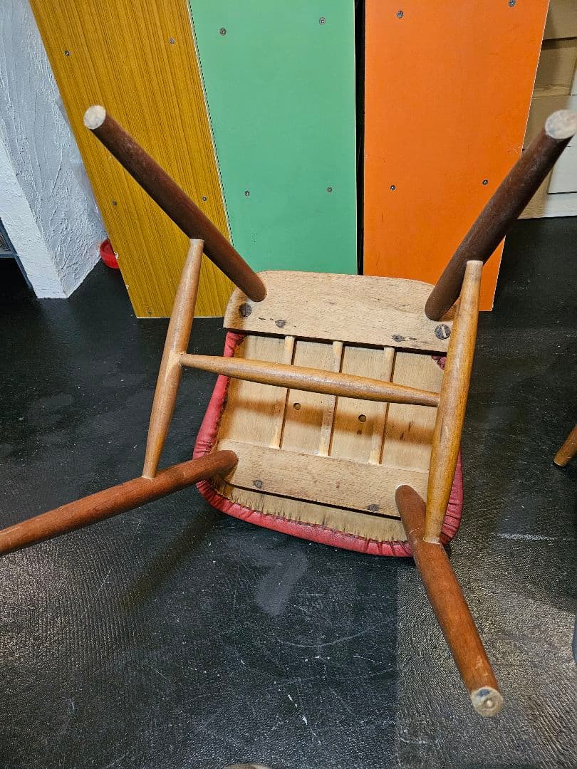 椅子　チェア　赤　木製　ミッドセンチュリー　昭和レトロ　ヴィンテージ　アンティー
