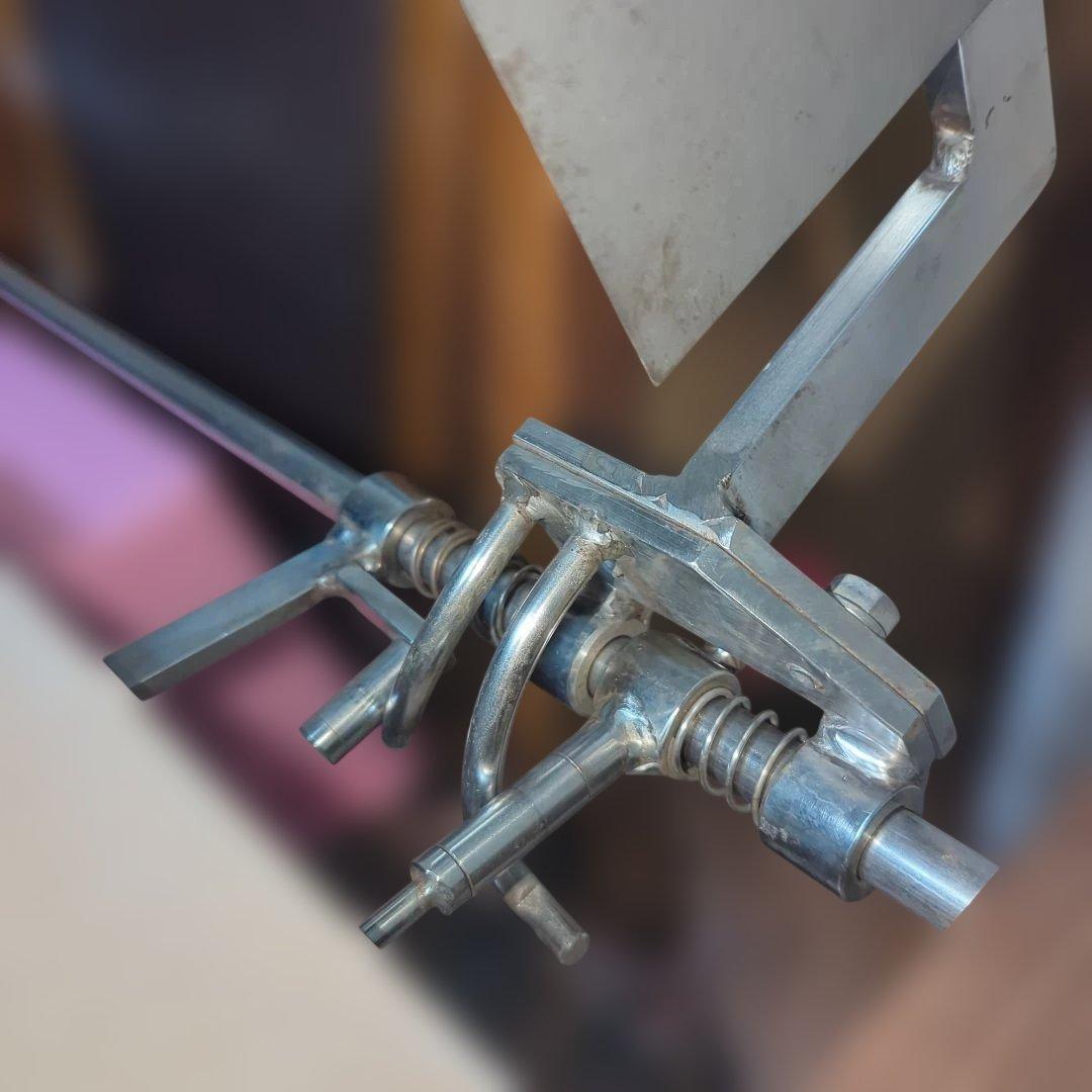 麺切りカッター　麺切り台　完動品　台の下部の横木が１本欠品