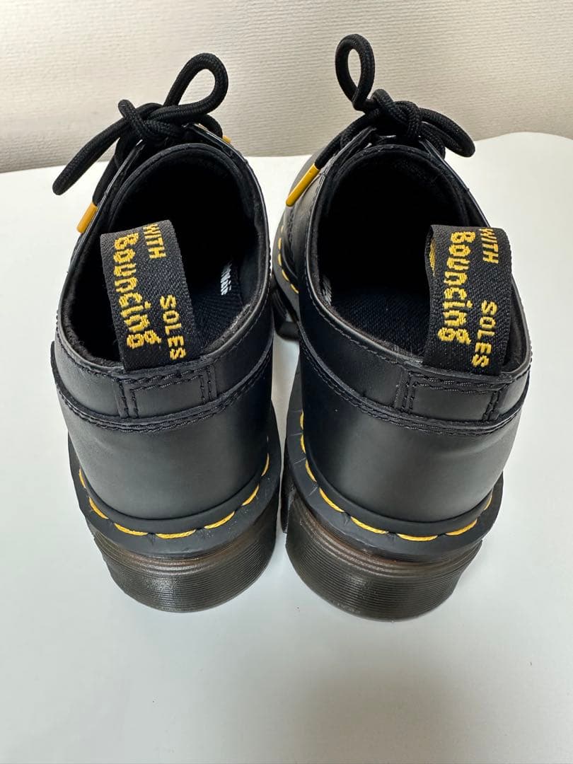 Dr. Martens ブラックレザー厚底シューズ