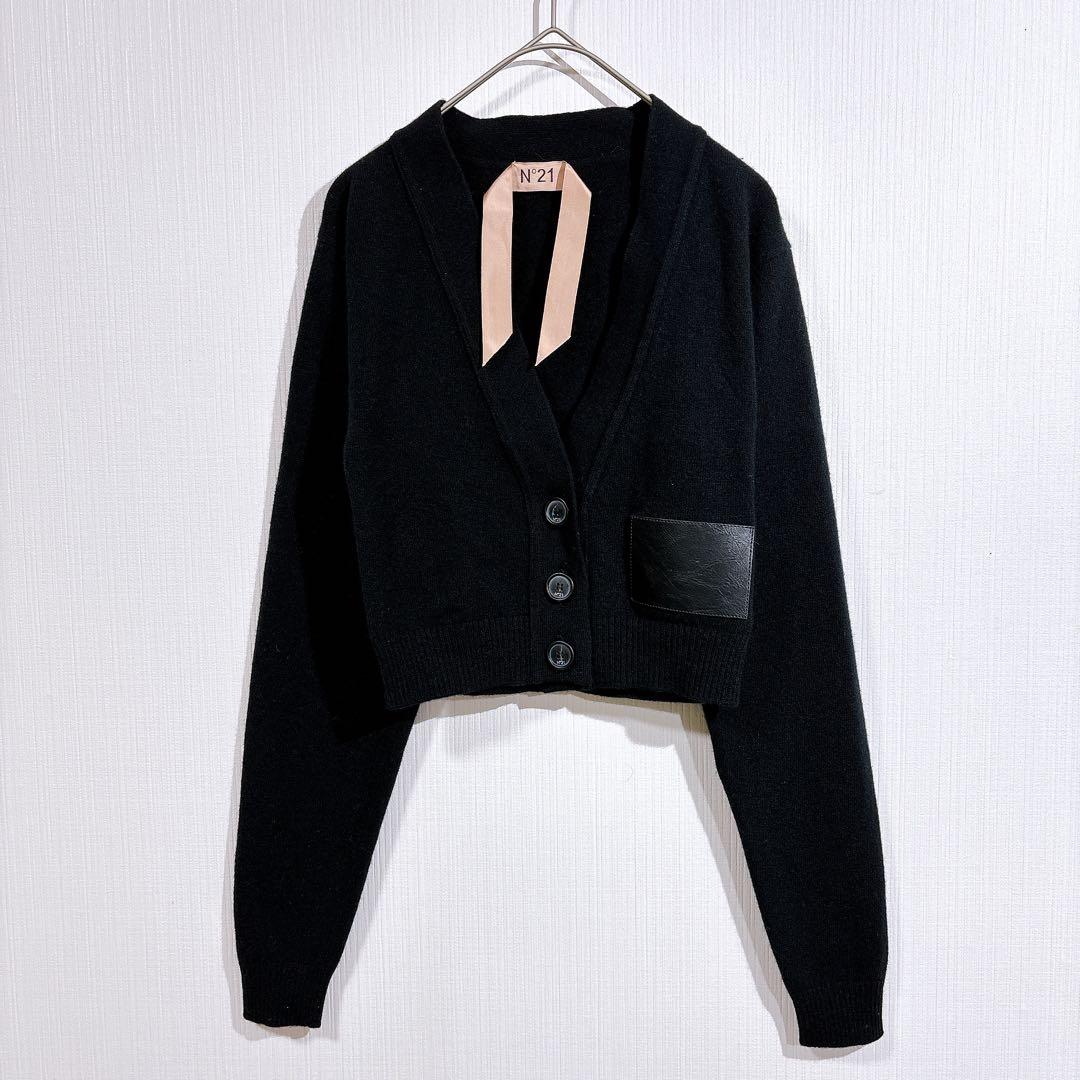 ヌメロヴェントゥーノ　カーディガン　Ｖネック　ロゴ入り　クロップド丈　ショート