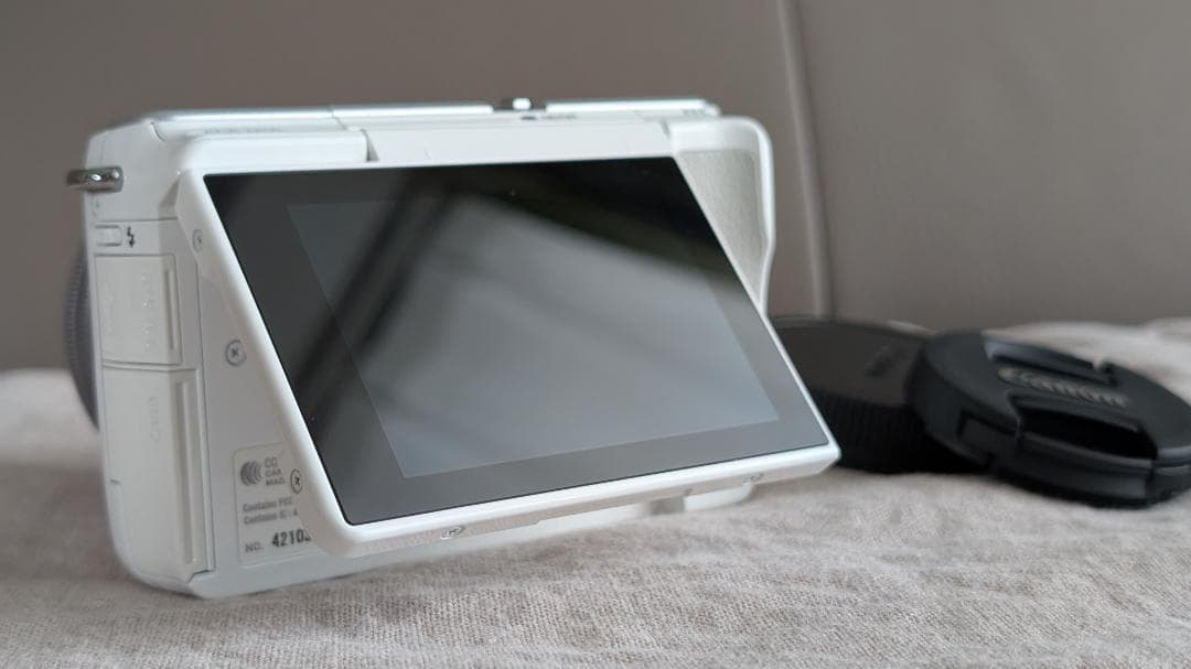 【美品】Canon EOS M10 ホワイト レンズ付き