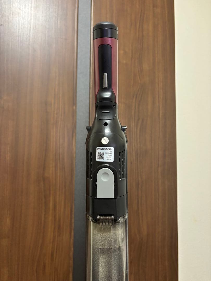 Shark シャーク コードレススティック掃除機 ルビーレッドCS200JRD