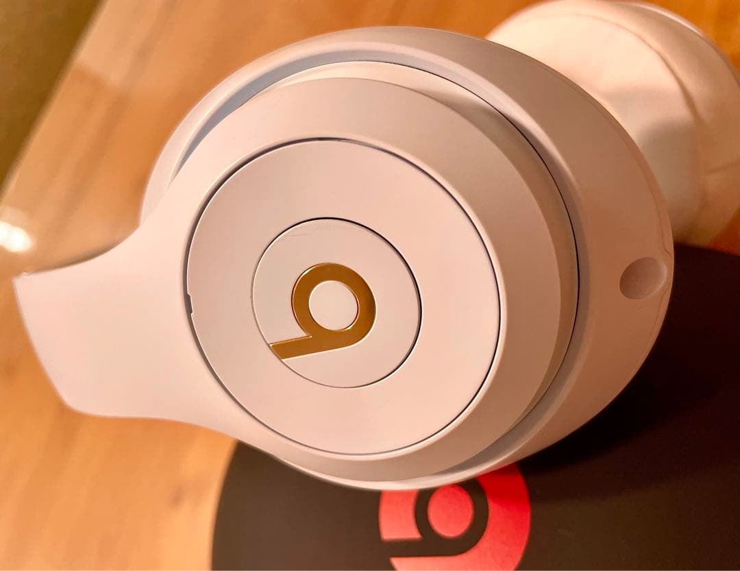 【セール中！美品】beats studio 3ワイヤレス ヘッドホン