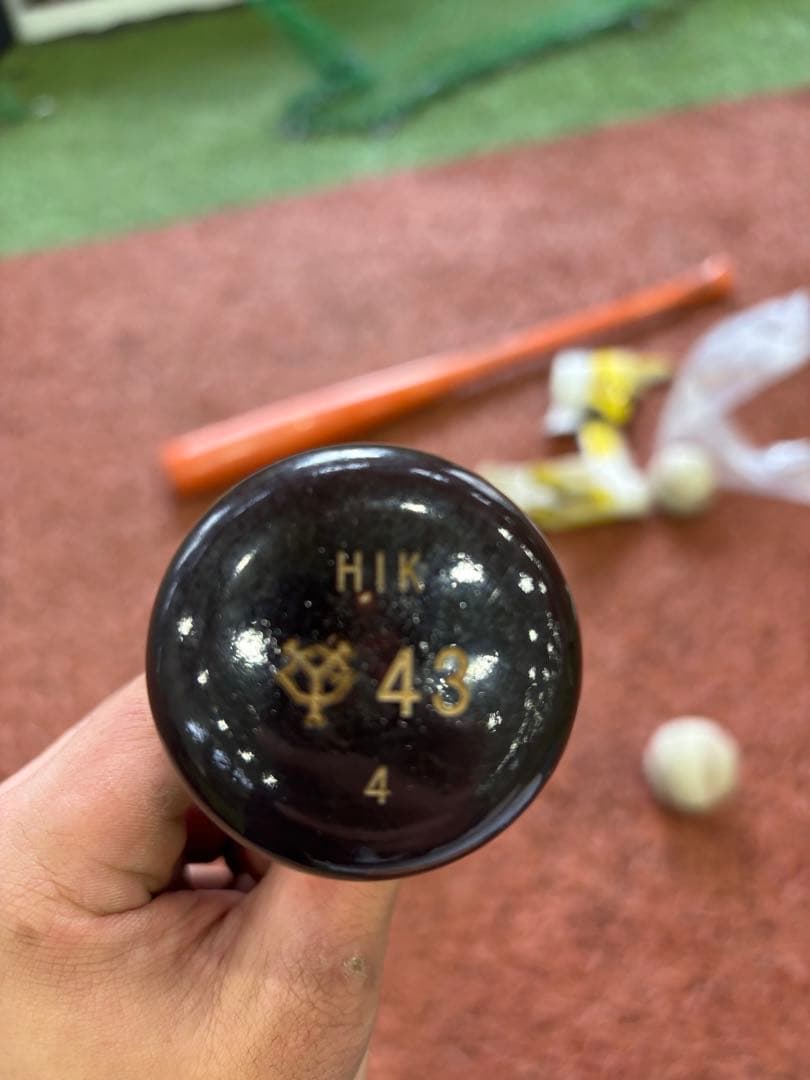 プロ落ちバット　ジャイアンツ重信選手 ヘッドのくり抜き 871グラム84センチ