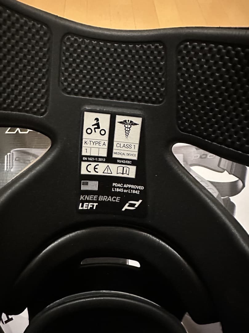 k*i様 【付属品付き】pod モトクロスニーブレース　xs/s 白　中古