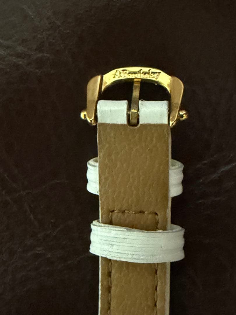 美品K18金アドラー(adler) ラウンド ダイヤサファイアレディース時計中古