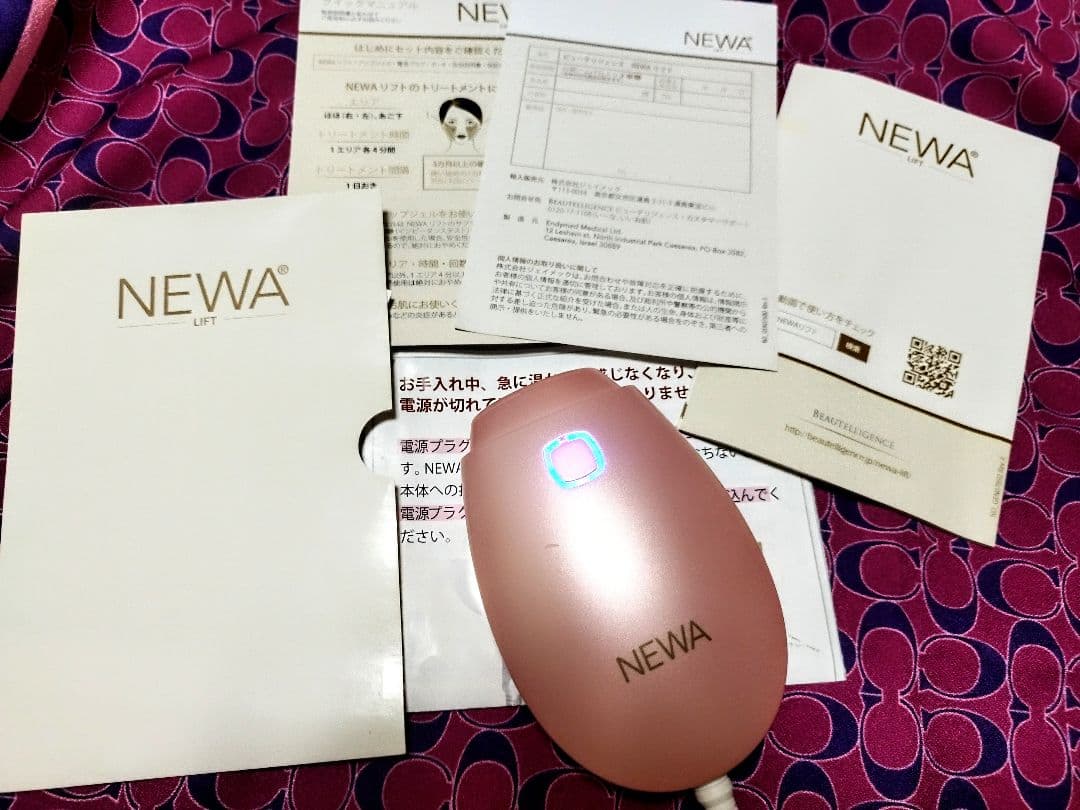 ペコちゃん様★NEWAリフト 美顔器 (ピンク)コード式