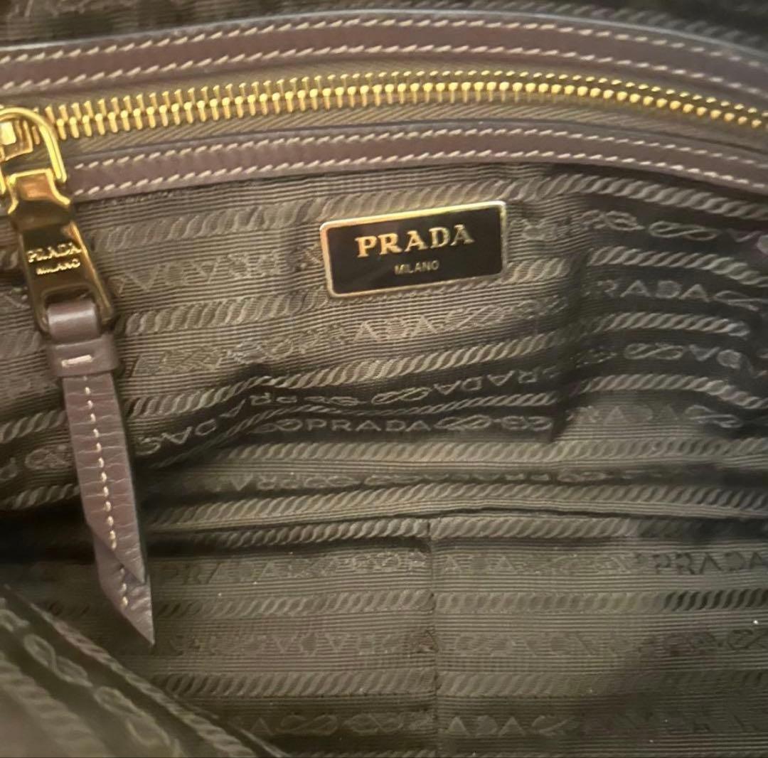 PRADA ベージュショルダーバッグ