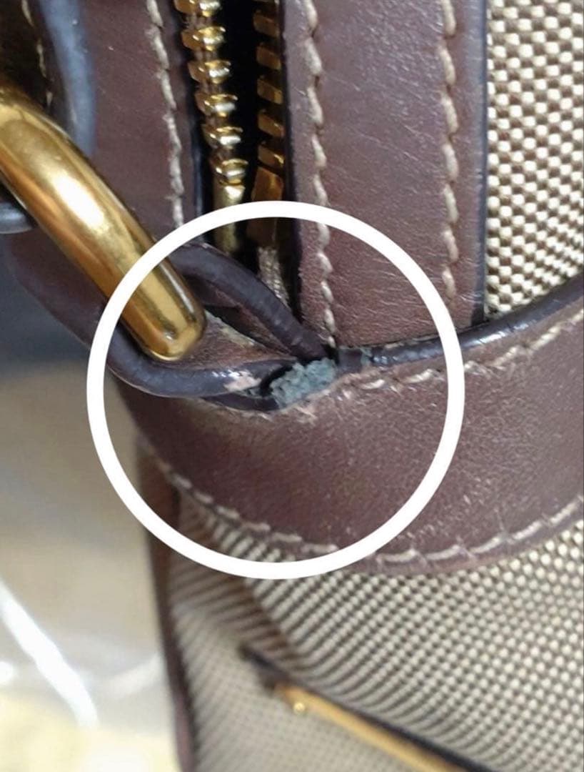 PRADA ベージュショルダーバッグ