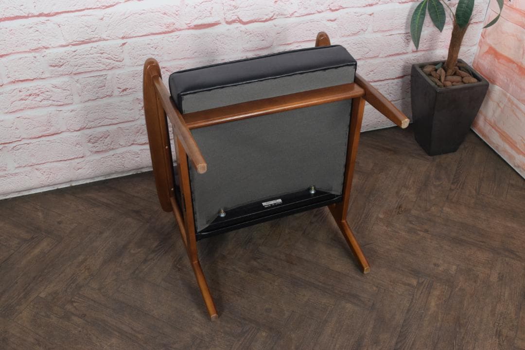 展示品　カリモク60 Kチェア スタンダードブラック　 W36170BW　19C