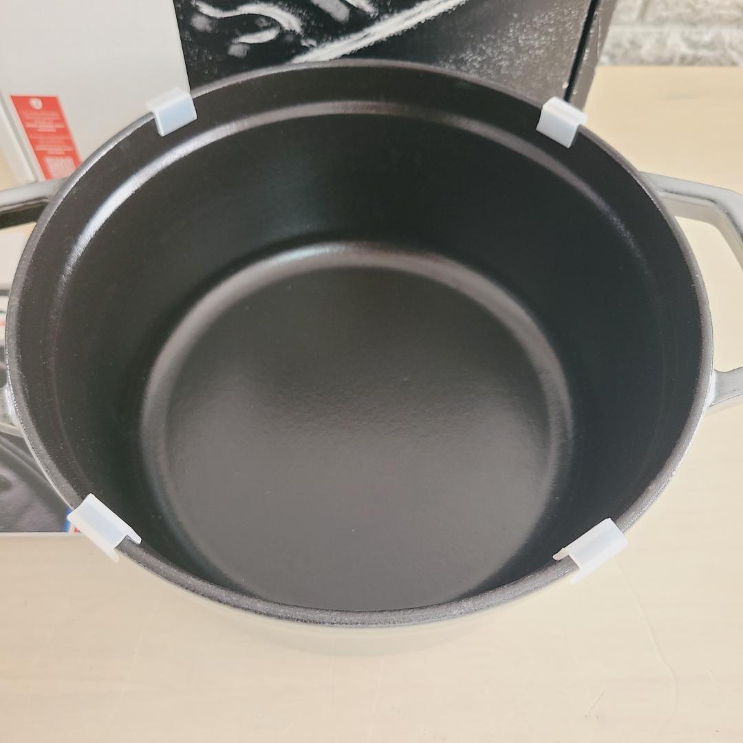 【新品未使用】 ストウブ STAUB ピコ・ココットラウンド 22ｃｍ